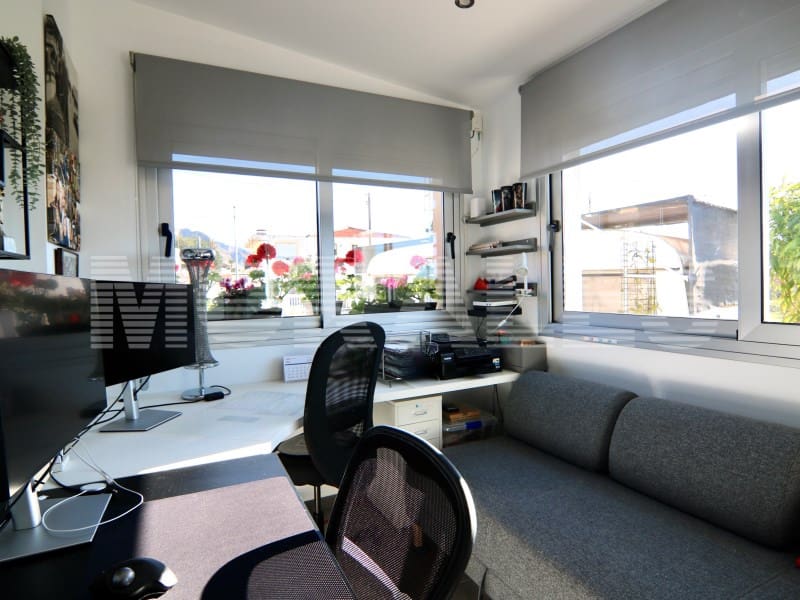 3 bedroom Villa for sale in Isla Plana with garage - € 250,000 (Ref: 9604900)