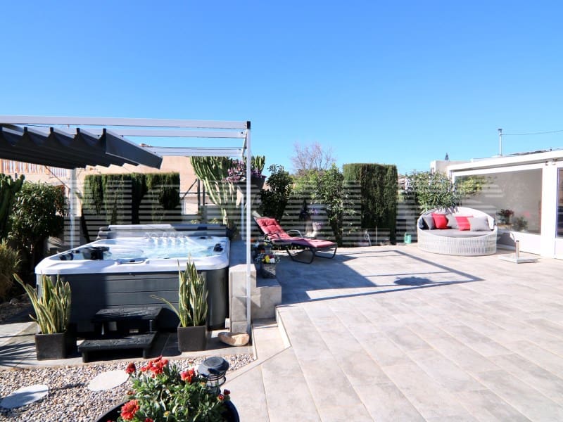 3 bedroom Villa for sale in Isla Plana with garage - € 250,000 (Ref: 9604900)