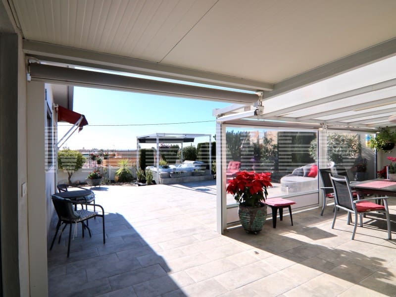 3 bedroom Villa for sale in Isla Plana with garage - € 250,000 (Ref: 9604900)