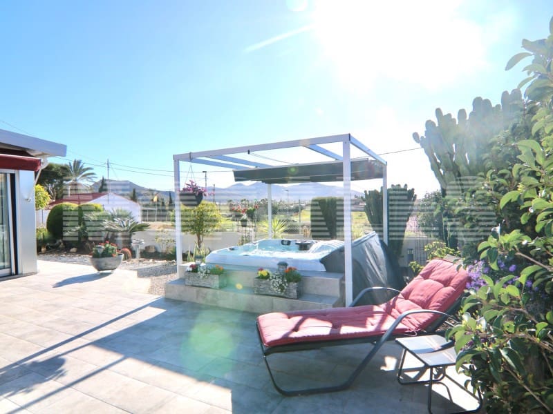 3 bedroom Villa for sale in Isla Plana with garage - € 250,000 (Ref: 9604900)