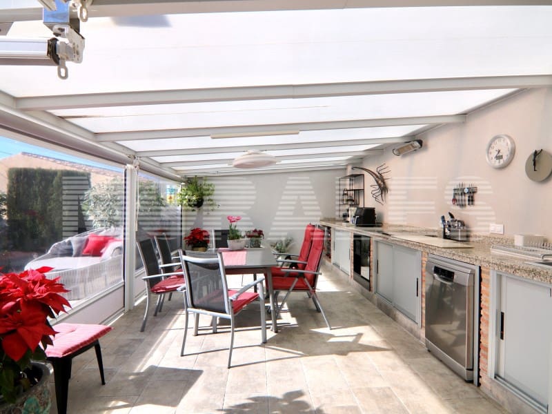 3 bedroom Villa for sale in Isla Plana with garage - € 250,000 (Ref: 9604900)