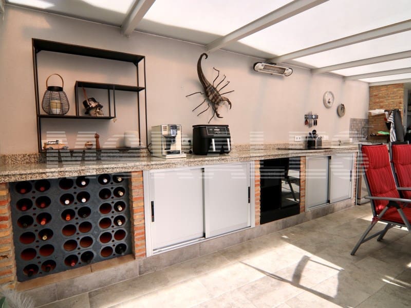 3 bedroom Villa for sale in Isla Plana with garage - € 250,000 (Ref: 9604900)