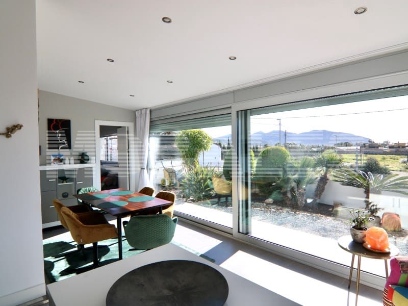 3 bedroom Villa for sale in Isla Plana with garage - € 250,000 (Ref: 9604900)