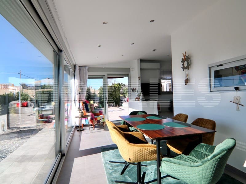 3 bedroom Villa for sale in Isla Plana with garage - € 250,000 (Ref: 9604900)