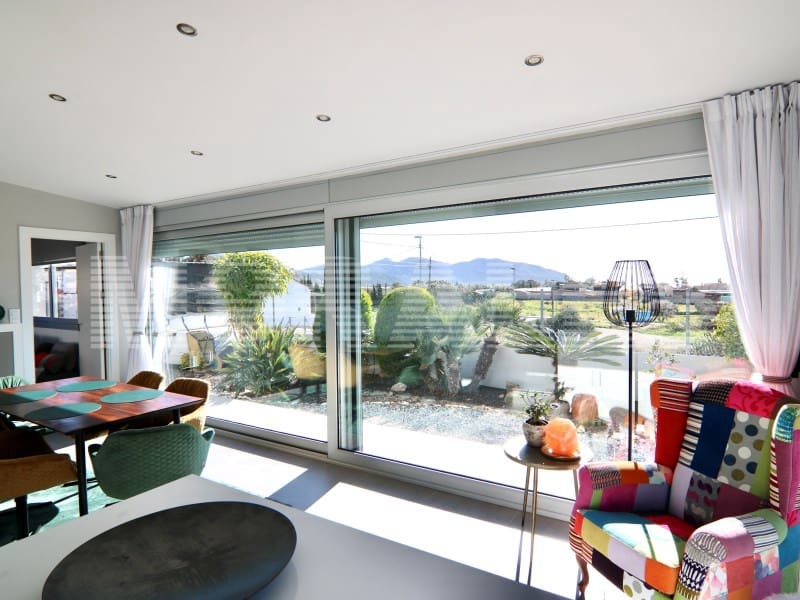 3 bedroom Villa for sale in Isla Plana with garage - € 250,000 (Ref: 9604900)