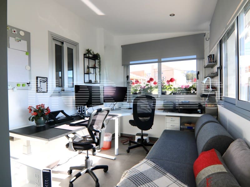 3 bedroom Villa for sale in Isla Plana with garage - € 250,000 (Ref: 9604900)