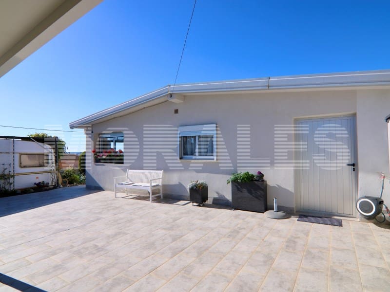 3 bedroom Villa for sale in Isla Plana with garage - € 250,000 (Ref: 9604900)