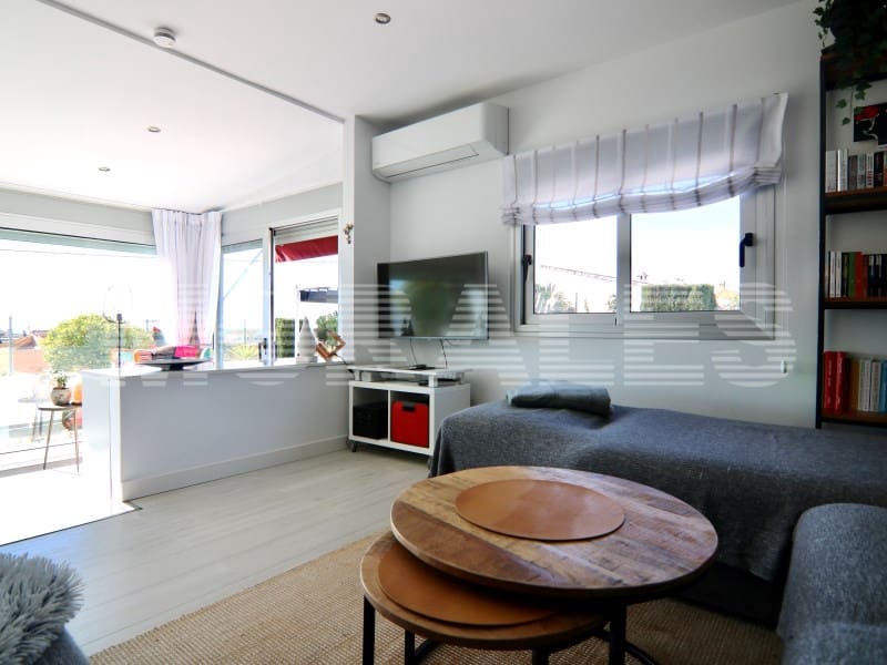 3 bedroom Villa for sale in Isla Plana with garage - € 250,000 (Ref: 9604900)