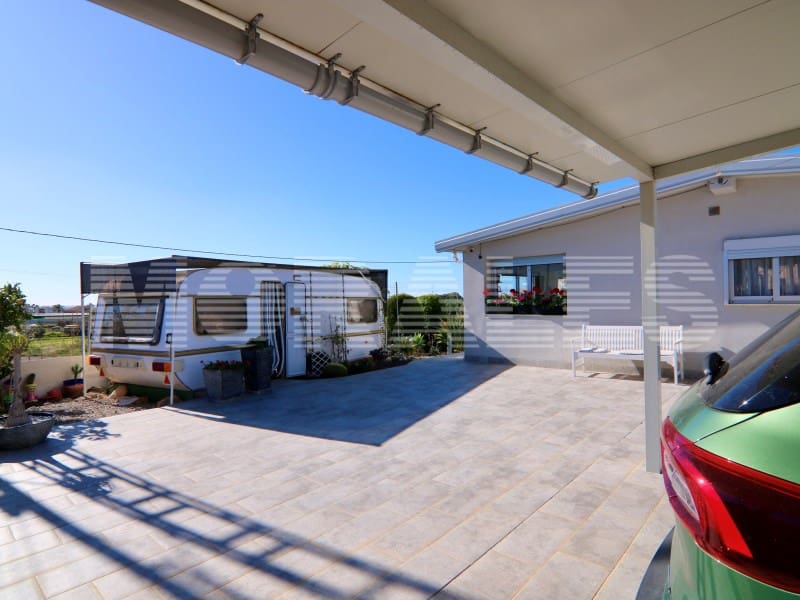 3 bedroom Villa for sale in Isla Plana with garage - € 250,000 (Ref: 9604900)