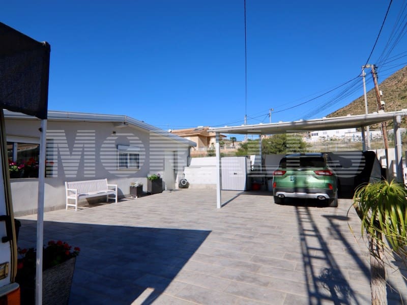 3 bedroom Villa for sale in Isla Plana with garage - € 250,000 (Ref: 9604900)