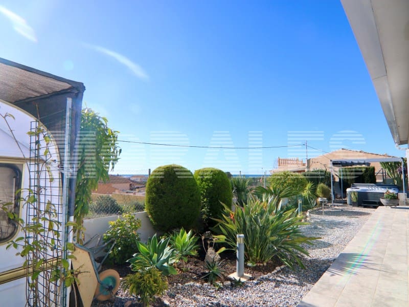 3 bedroom Villa for sale in Isla Plana with garage - € 250,000 (Ref: 9604900)