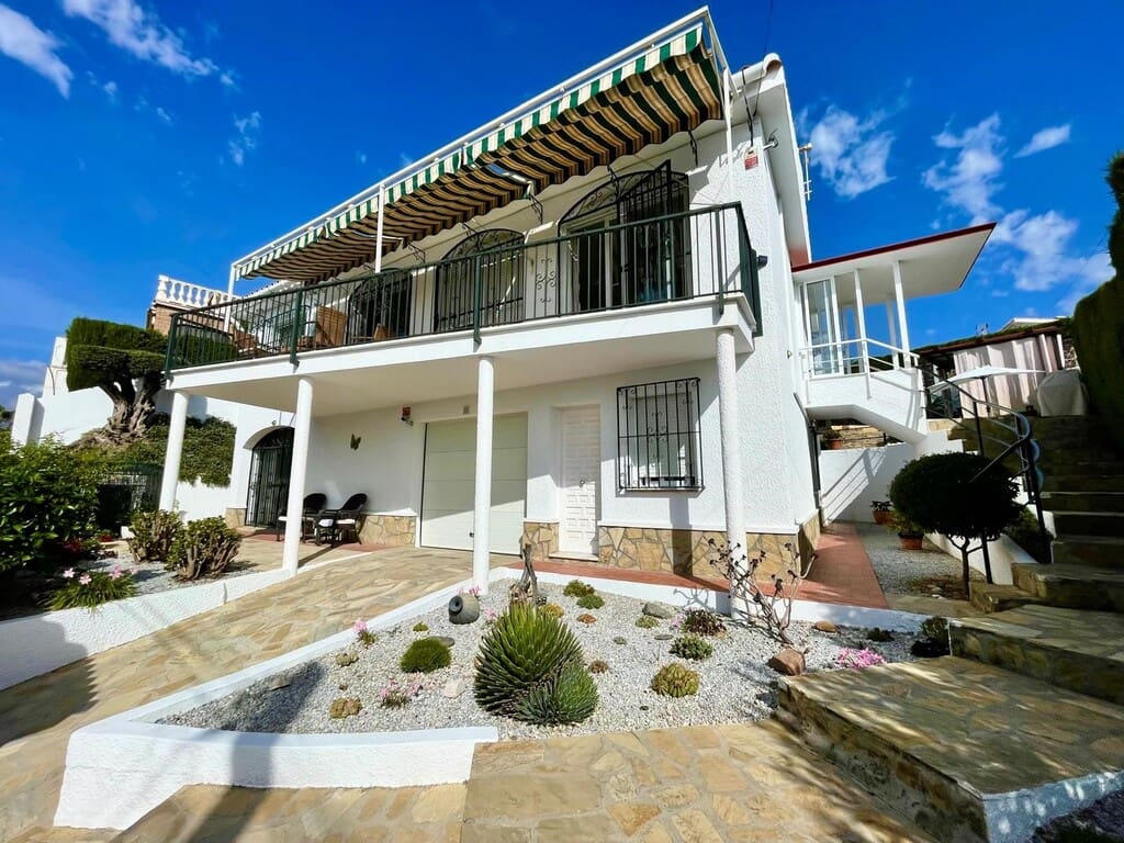 3 slaapkamer Villa te koop in Caleta de Velez met zwembad garage - € 570.000 (Ref: 10150312)