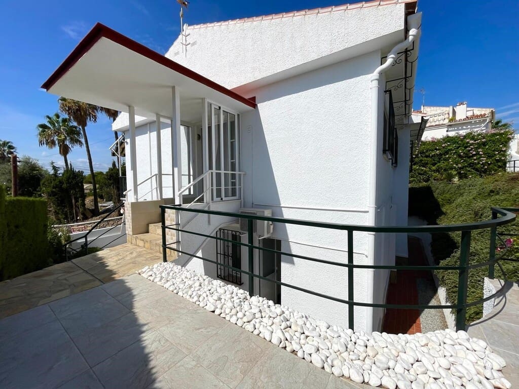 3 slaapkamer Villa te koop in Caleta de Velez met zwembad garage - € 570.000 (Ref: 10150312)