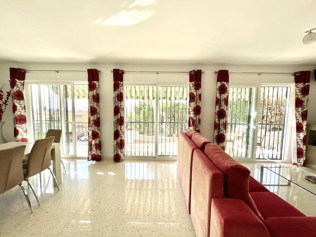 3 slaapkamer Villa te koop in Caleta de Velez met zwembad garage - € 570.000 (Ref: 10150312)