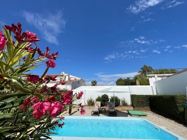 3 makuuhuone Huvila myytävänä paikassa Caleta de Vélez, Vélez-Málaga mukana uima-altaan 
autotalli - 570 000 € (Ref: 10150312)