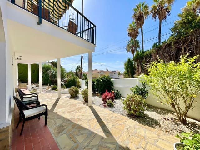 3 makuuhuone Huvila myytävänä paikassa Caleta de Vélez, Vélez-Málaga mukana uima-altaan 
autotalli - 570 000 € (Ref: 10150312)