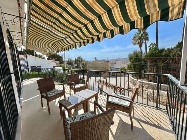 3 makuuhuone Huvila myytävänä paikassa Caleta de Vélez, Vélez-Málaga mukana uima-altaan 
autotalli - 570 000 € (Ref: 10150312)