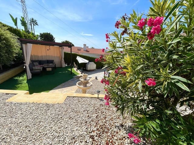3 makuuhuone Huvila myytävänä paikassa Caleta de Vélez, Vélez-Málaga mukana uima-altaan 
autotalli - 570 000 € (Ref: 10150312)