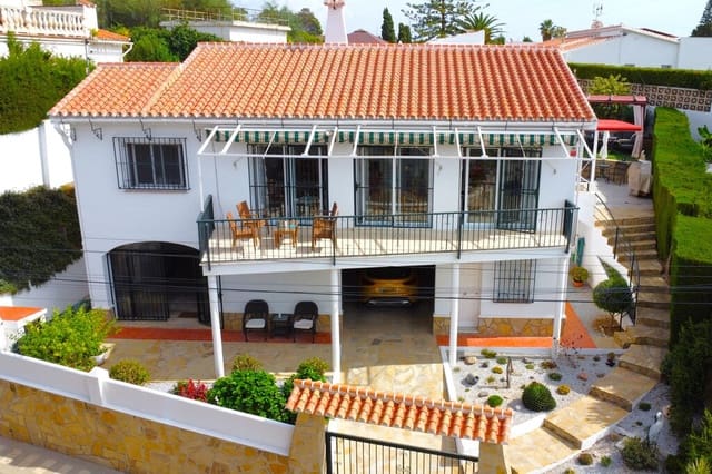 Chalet de 3 habitaciones en Caleta de Vélez, Vélez-Málaga en venta con piscina garaje - 570.000 € (Ref: 10150312)