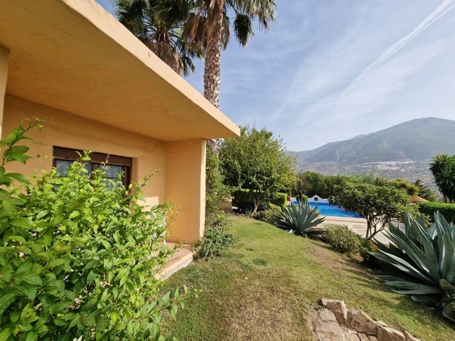 11 sovrum Villa till salu i Alcaucín med pool - 1 270 000 € (Ref: 7387976)