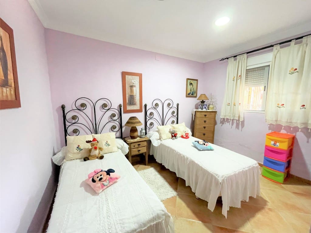 8 soveværelse Finca/Landehus til salg i Cartama med swimmingpool garage - € 630.000 (Ref: 7608152)