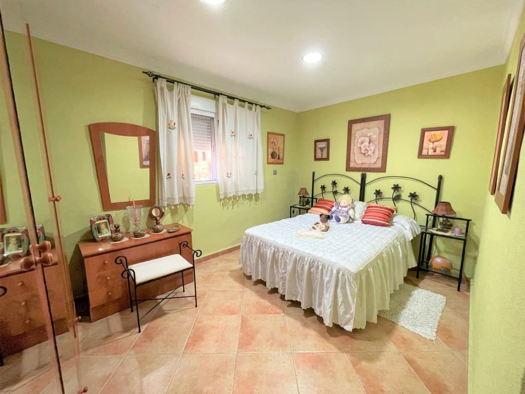 8 soveværelse Finca/Landehus til salg i Cartama med swimmingpool garage - € 630.000 (Ref: 7608152)