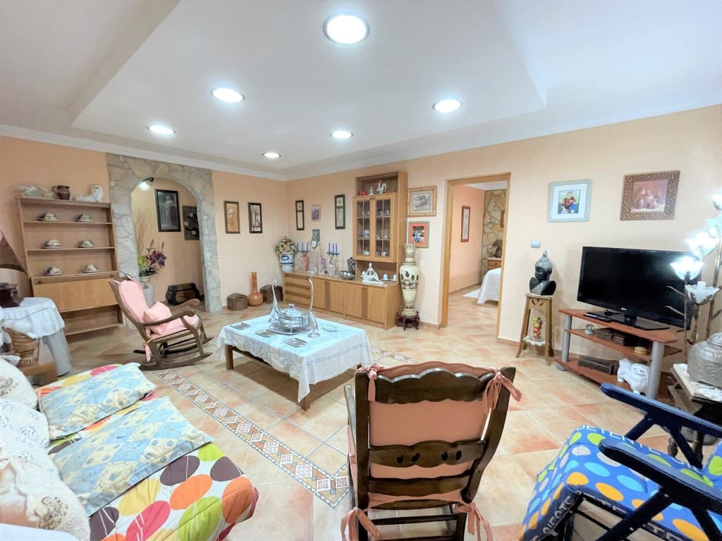 8 soveværelse Finca/Landehus til salg i Cartama med swimmingpool garage - € 630.000 (Ref: 7608152)