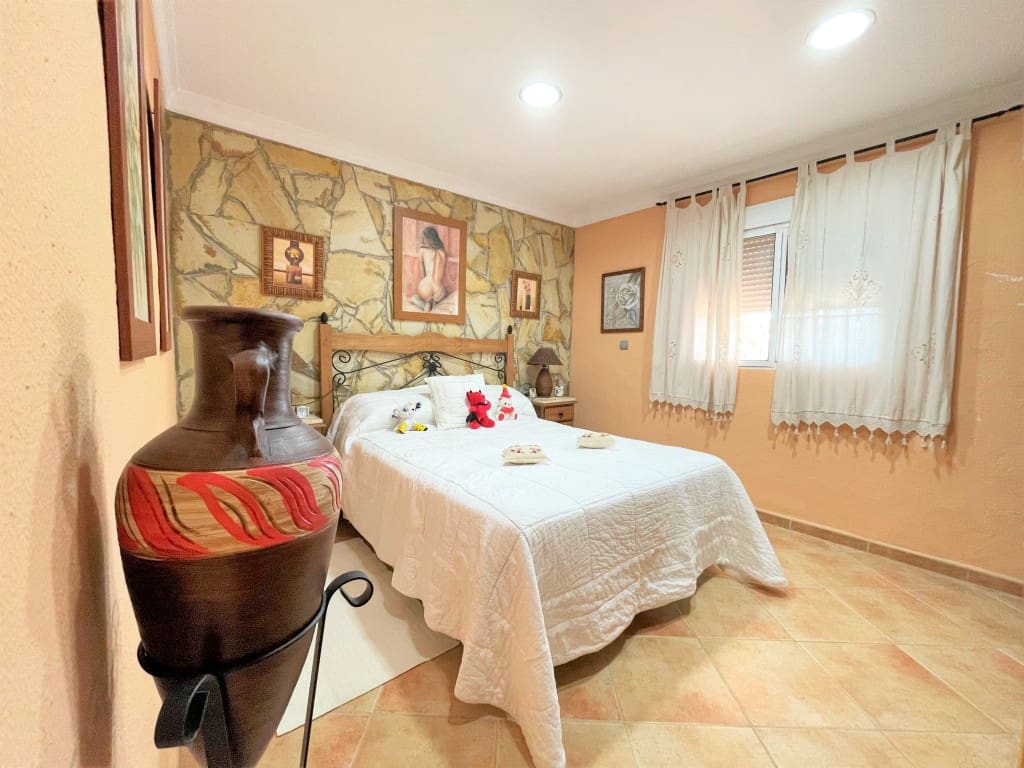 8 soveværelse Finca/Landehus til salg i Cartama med swimmingpool garage - € 630.000 (Ref: 7608152)