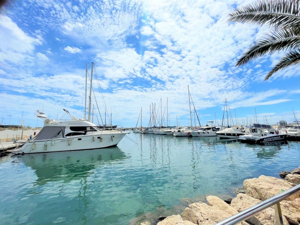2 sovrum Lägenhet till salu i Caleta de Velez med pool garage - 268 000 € (Ref: 7627496)