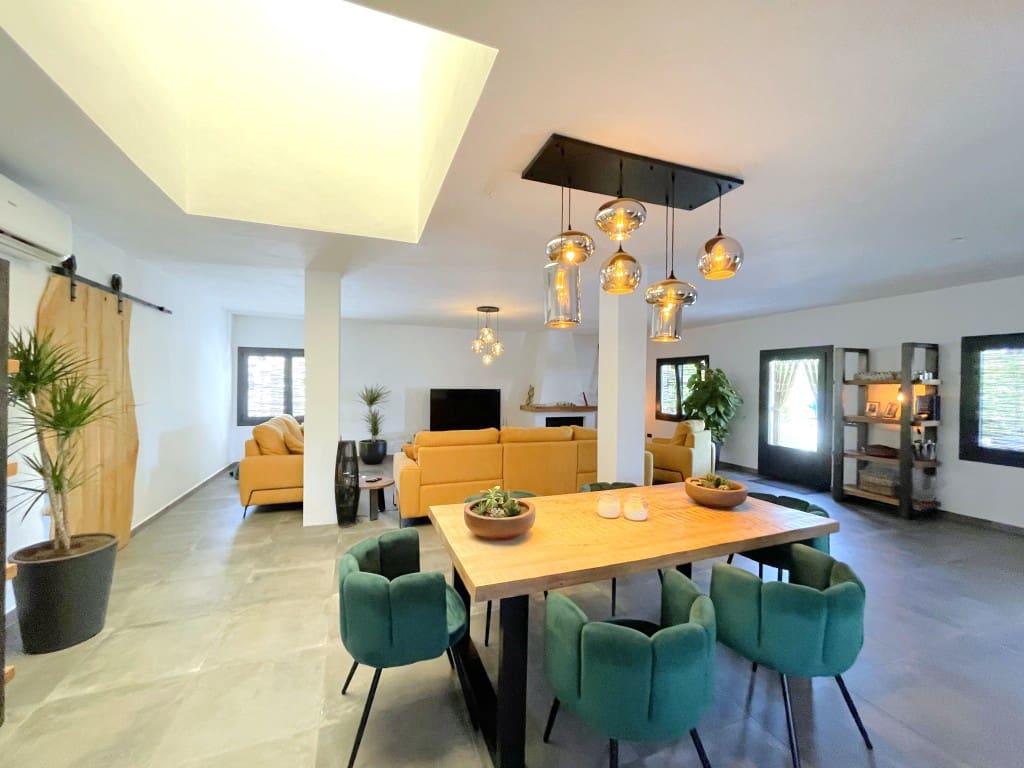 3 slaapkamer Villa te koop in Velez-Malaga met zwembad - € 1.225.000 (Ref: 8554032)