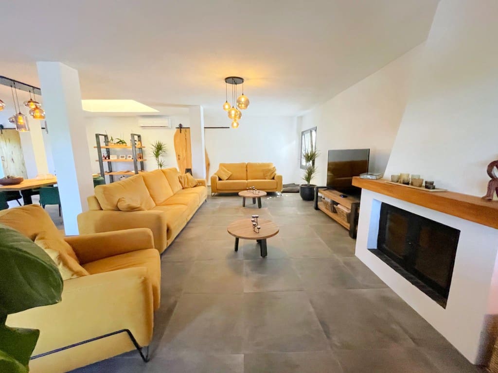 3 slaapkamer Villa te koop in Velez-Malaga met zwembad - € 1.225.000 (Ref: 8554032)