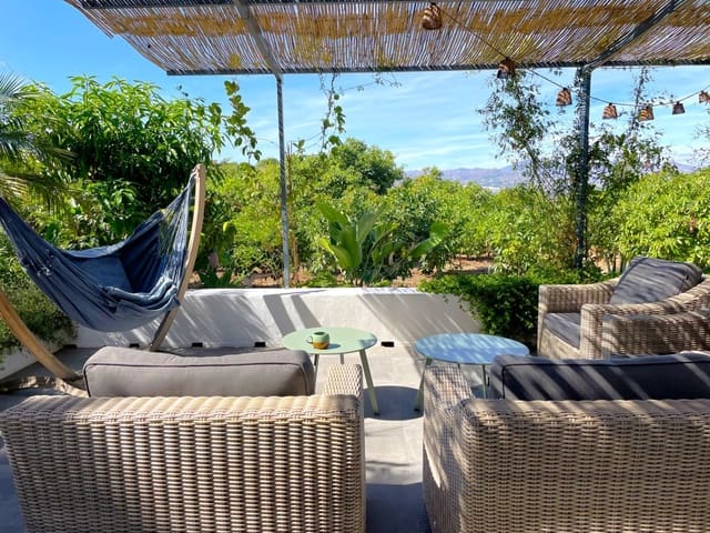 3 slaapkamer Villa te koop in Vélez-Málaga met zwembad - € 1.225.000 (Ref: 8554032)