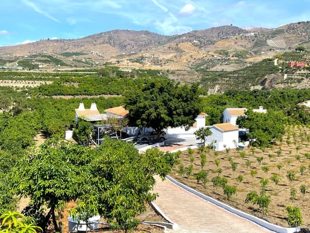 3 slaapkamer Villa te koop in Vélez-Málaga met zwembad - € 1.225.000 (Ref: 8554032)