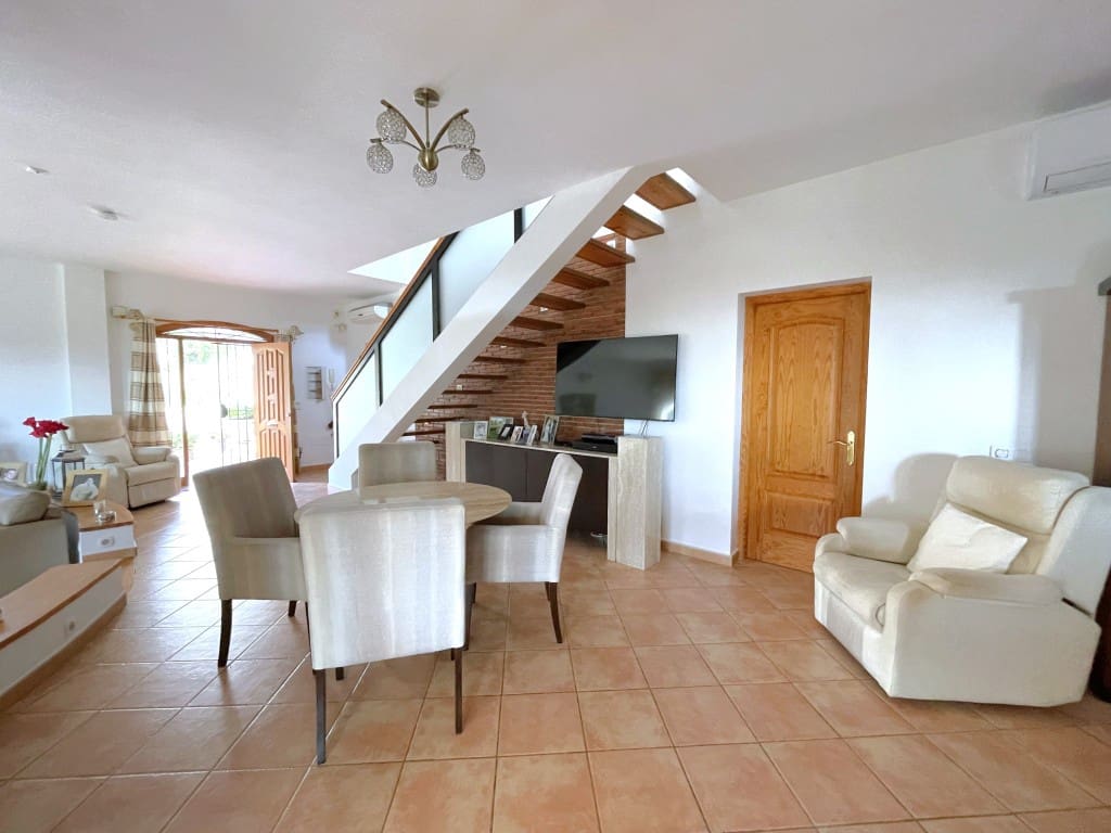 4 soverom Villa til salgs i Arenas med svømmebasseng garasje - € 750 000 (Ref: 8658212)