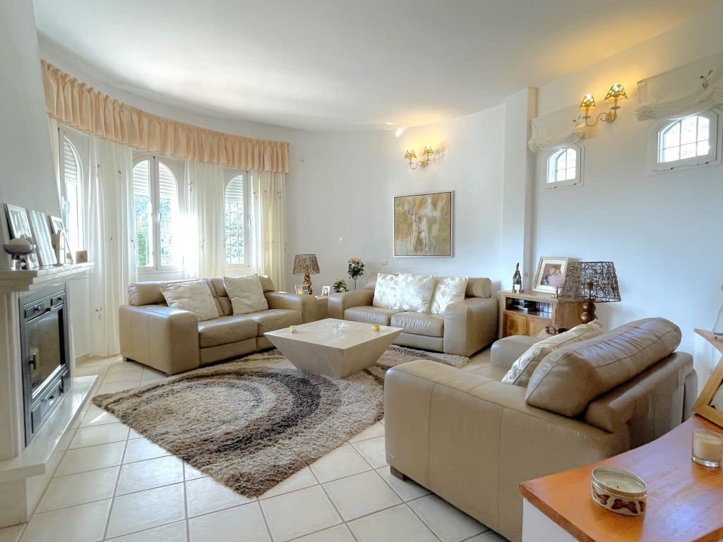 4 soverom Villa til salgs i Arenas med svømmebasseng garasje - € 750 000 (Ref: 8658212)