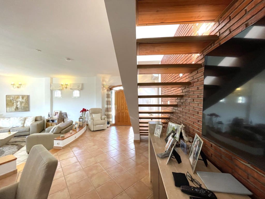 4 soverom Villa til salgs i Arenas med svømmebasseng garasje - € 750 000 (Ref: 8658212)