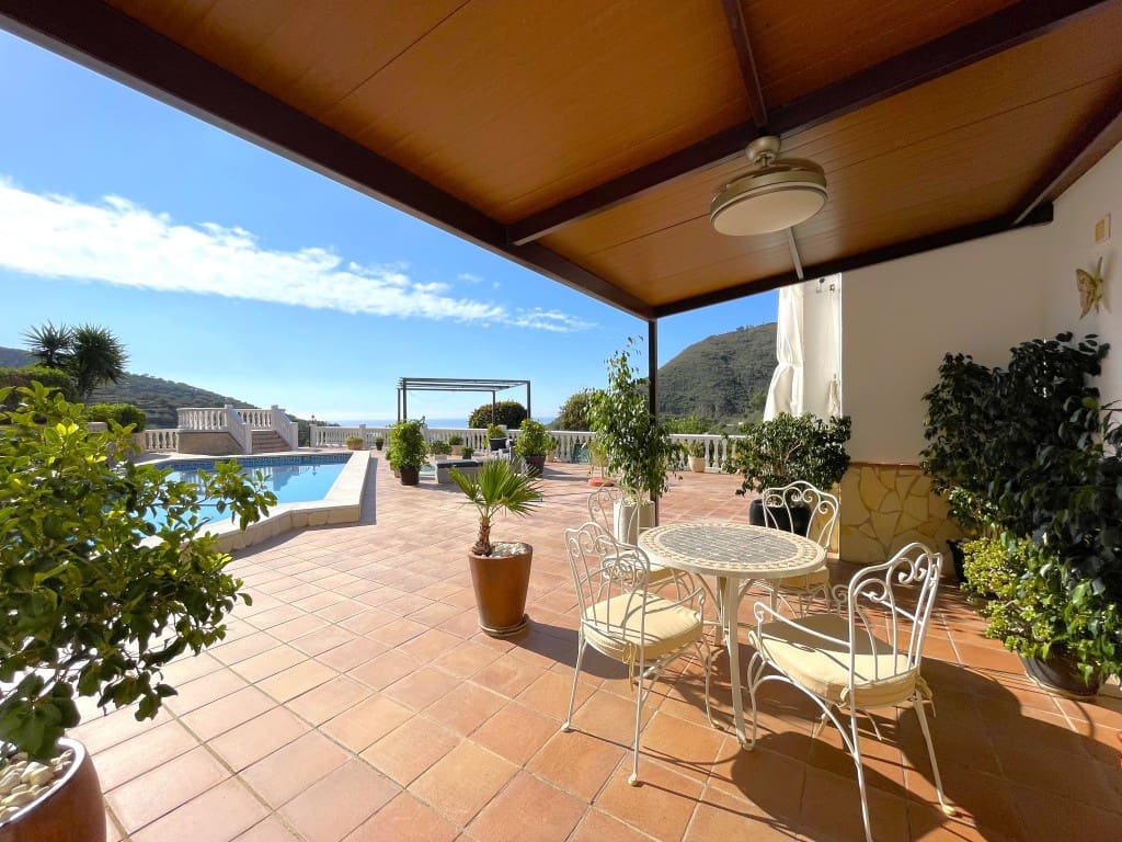 4 soverom Villa til salgs i Arenas med svømmebasseng garasje - € 750 000 (Ref: 8658212)