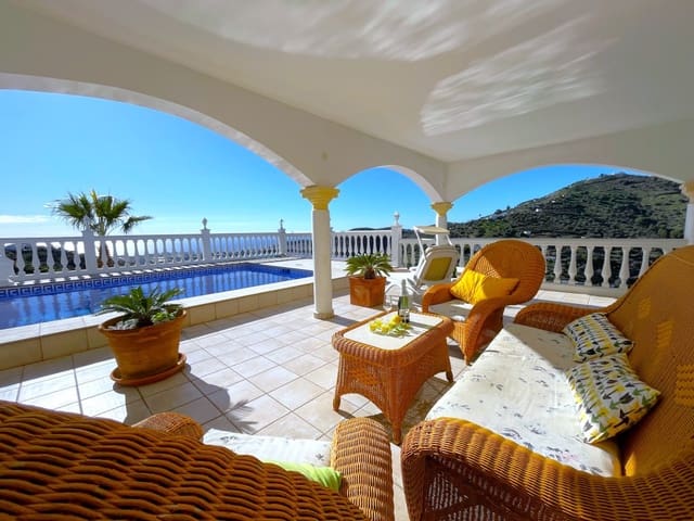 4 soveværelse Villa til salg i Torrox med swimmingpool garage - € 850.000 (Ref: 8706849)