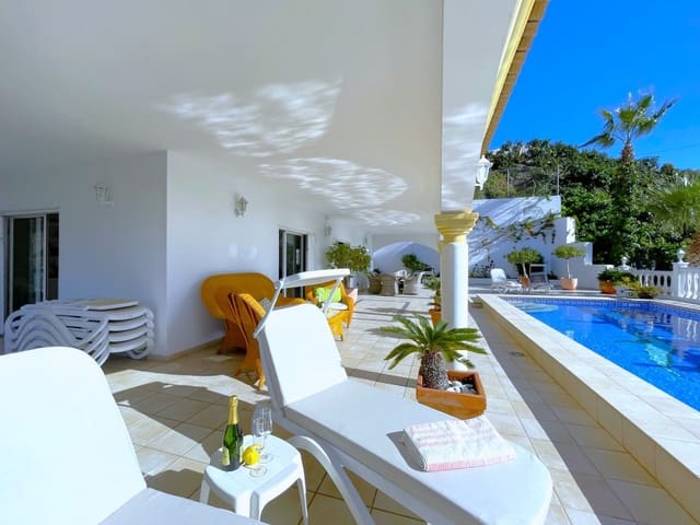 4 soveværelse Villa til salg i Torrox med swimmingpool garage - € 850.000 (Ref: 8706849)