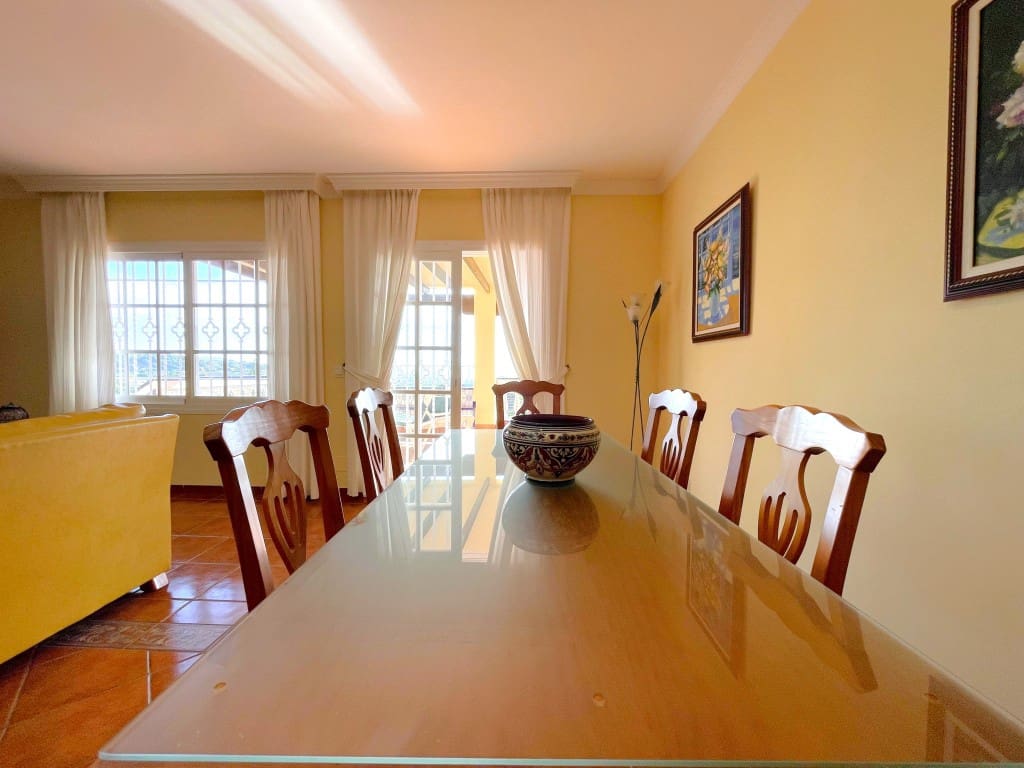 4 bedroom Villa for sale in Nerja with pool - € 1,260,000 (Ref: 8706850)