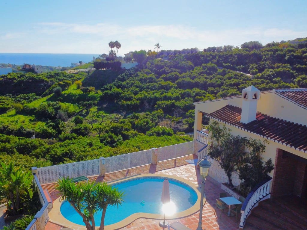 4 bedroom Villa for sale in Nerja with pool - € 1,260,000 (Ref: 8706850)