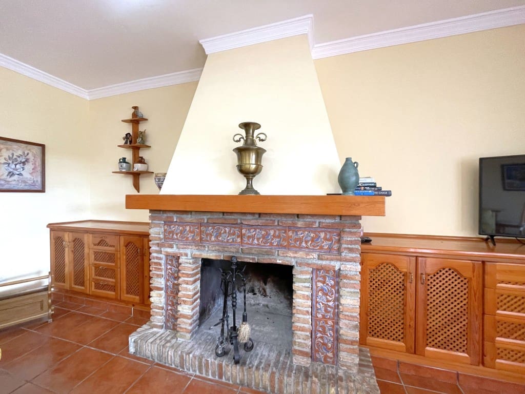 4 bedroom Villa for sale in Nerja with pool - € 1,260,000 (Ref: 8706850)