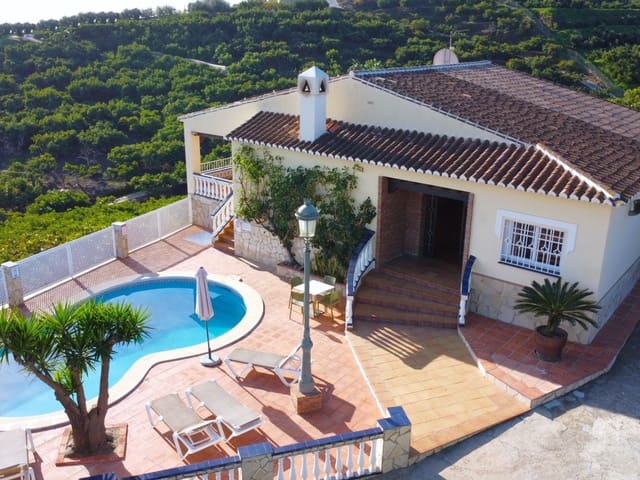 4 bedroom Villa for sale in Nerja with pool - € 1,260,000 (Ref: 8706850)