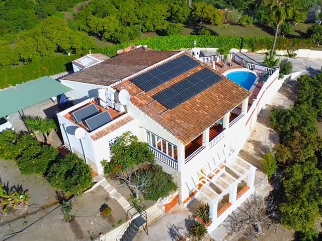 4 bedroom Villa for sale in Nerja with pool - € 1,260,000 (Ref: 8706850)