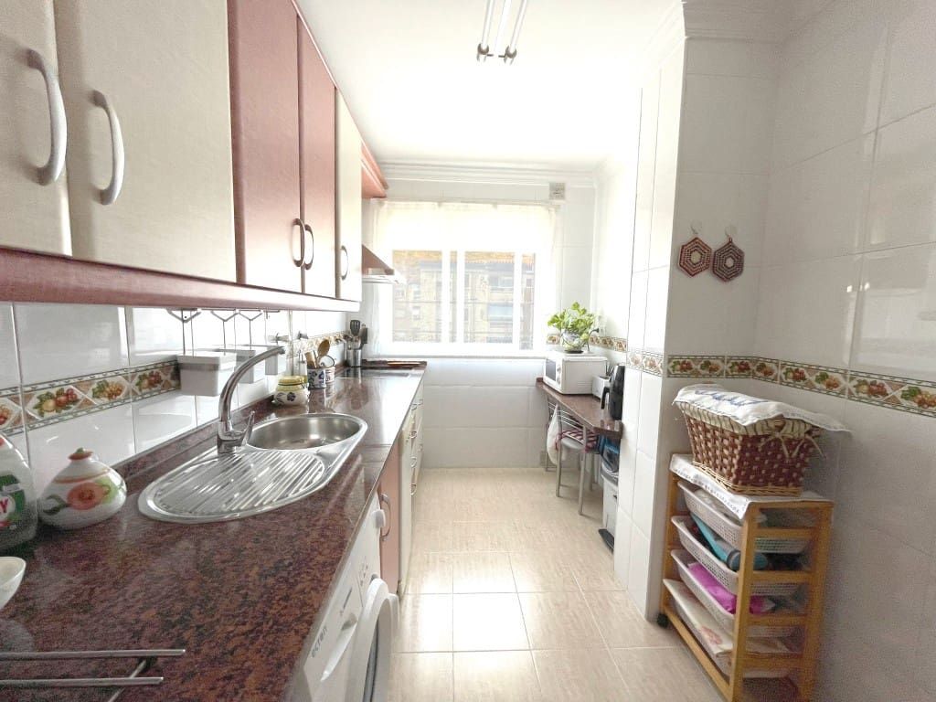 2 soveværelse Lejlighed til salg i Caleta de Velez - € 275.000 (Ref: 9142743)