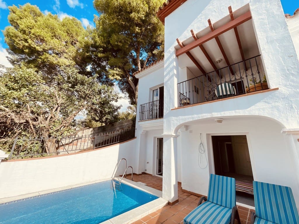 3 camera da letto Villetta Bifamiliare in vendita in Nerja con piscina garage - 450.000 € (Rif: 9400488)