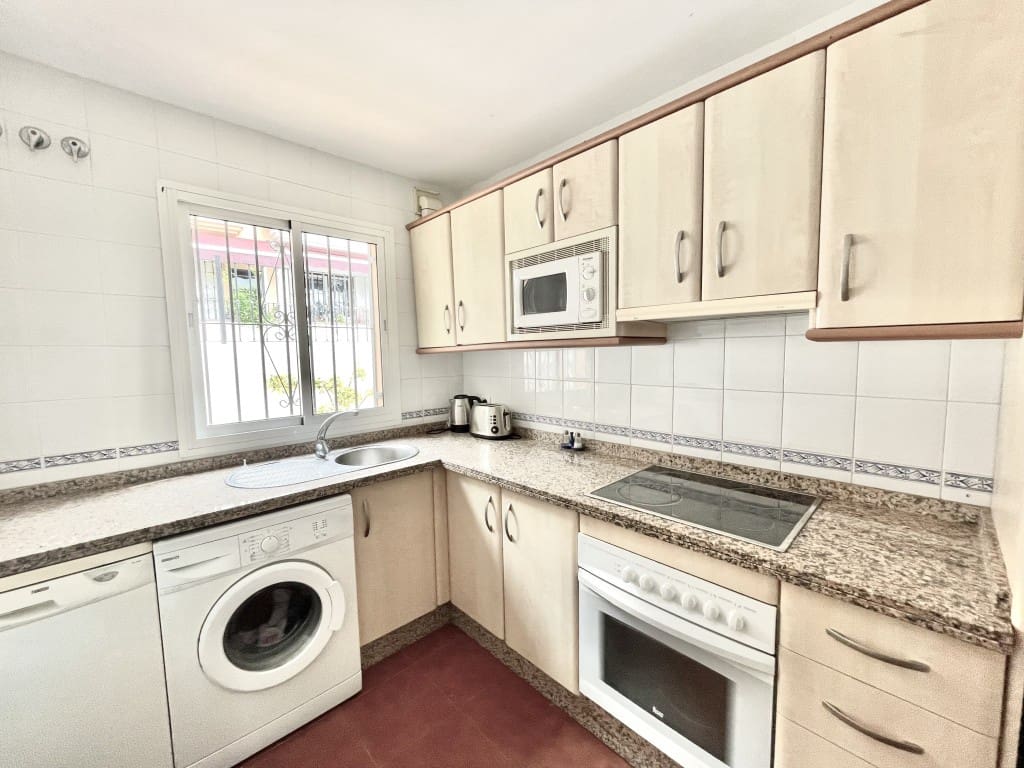 3 camera da letto Villetta Bifamiliare in vendita in Nerja con piscina garage - 450.000 € (Rif: 9400488)