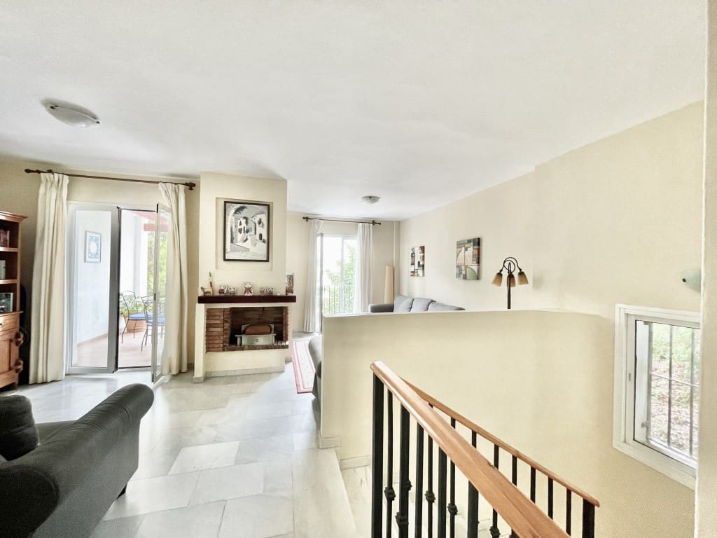 3 camera da letto Villetta Bifamiliare in vendita in Nerja con piscina garage - 450.000 € (Rif: 9400488)