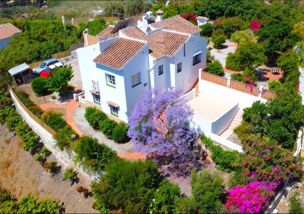4 soveværelse Villa til salg i Frigiliana med swimmingpool garage - € 750.000 (Ref: 9407919)
