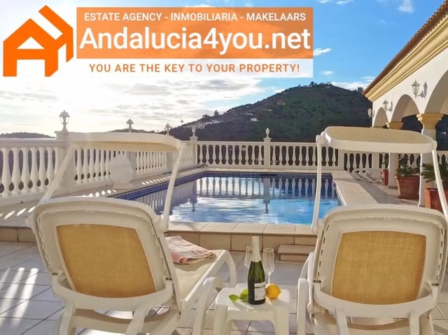 4 soveværelse Villa til salg i Torrox med swimmingpool garage - € 769.000 (Ref: 9433179)